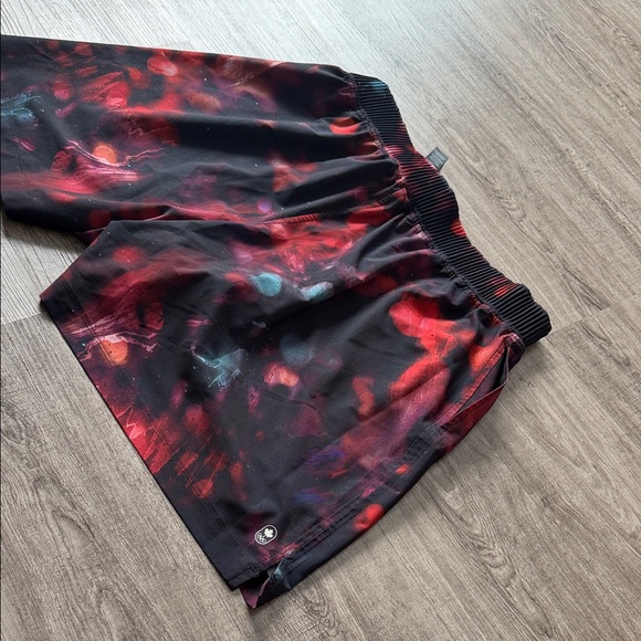 Lululemon Team Canada relaxed fit swift short 8” - Picture 4 of 5